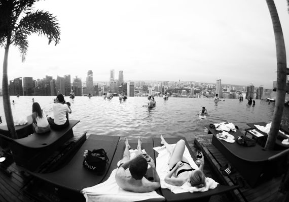СИНГАПУР. Бассейн в Marina Bay Sands Hotel